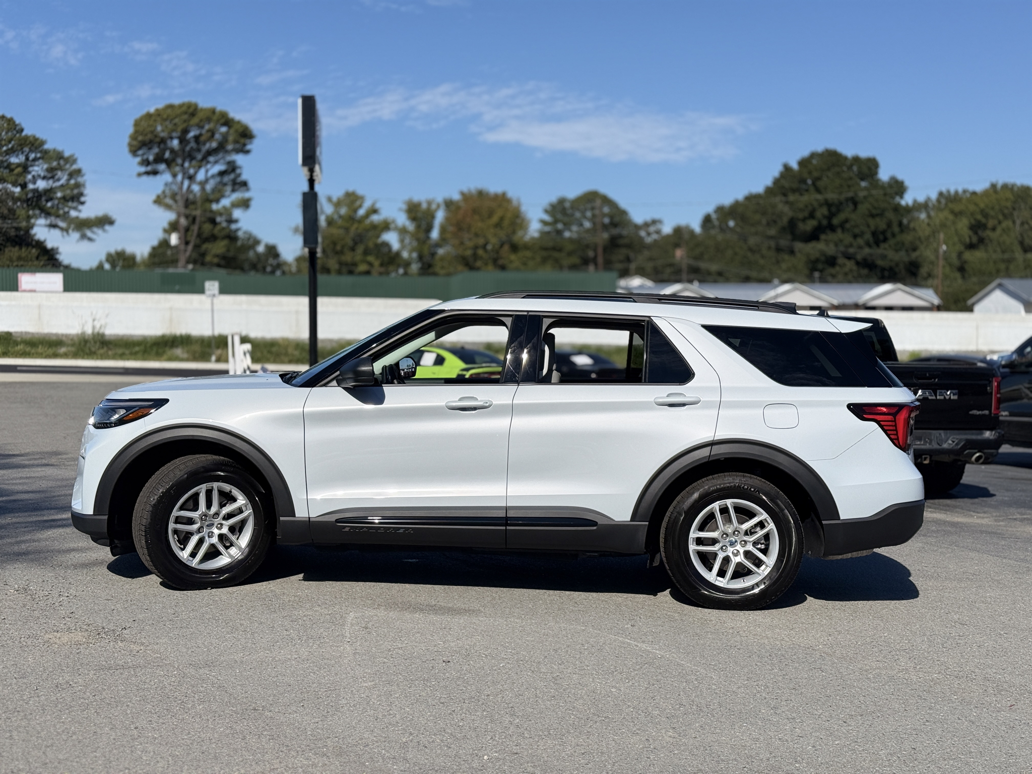 2026 Ford Explorer Active w/200A Pkg photo 4
