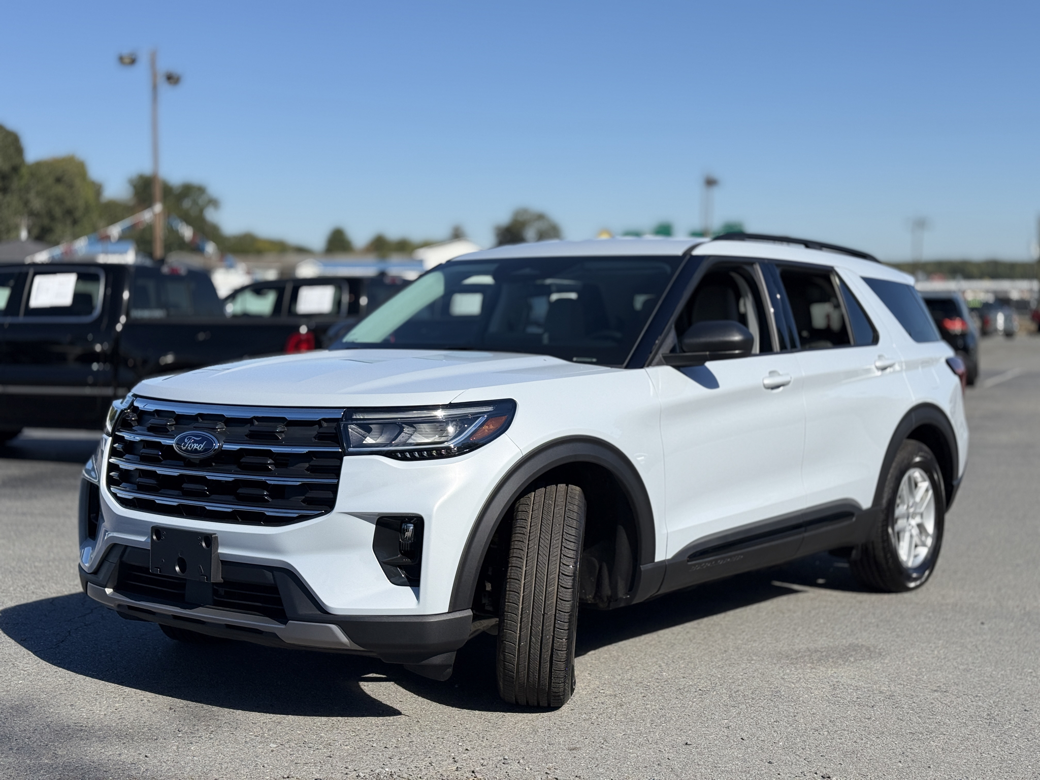 2026 Ford Explorer Active w/200A Pkg photo 3