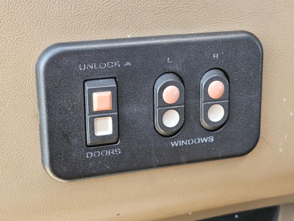 1991 Ford Bronco - Photo 21
