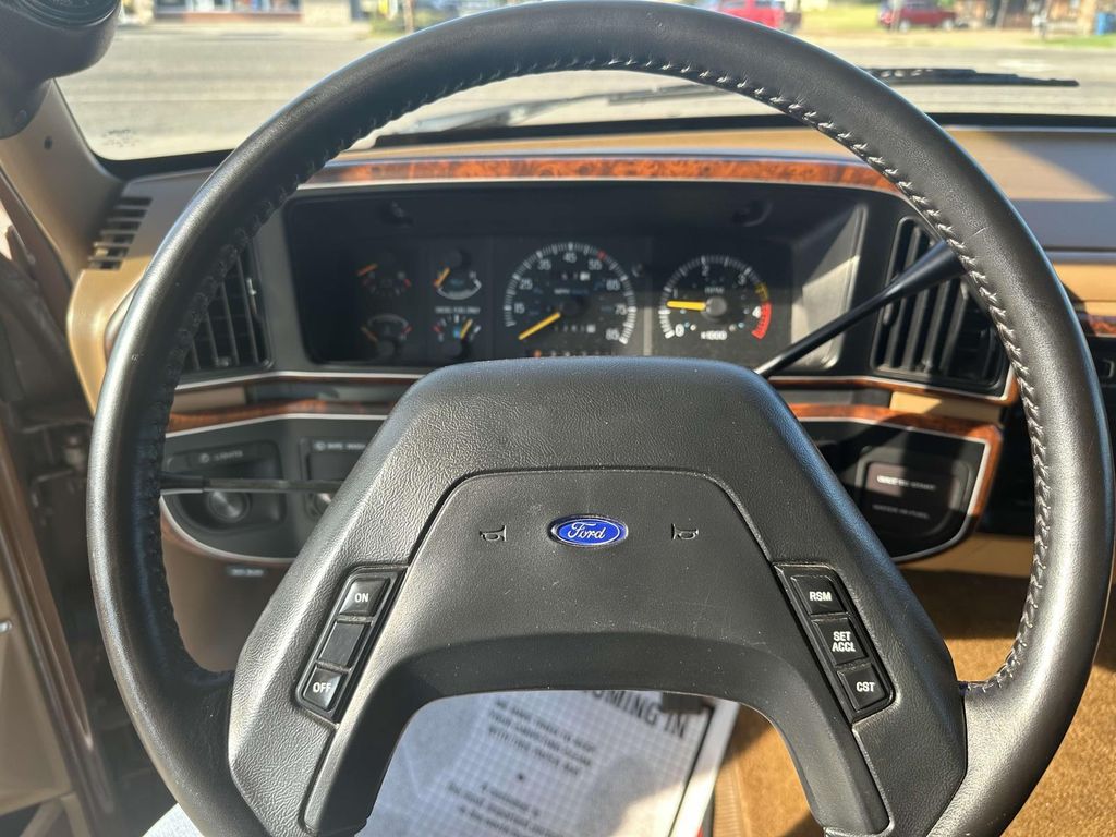 1988 Ford F-250 - Photo 17