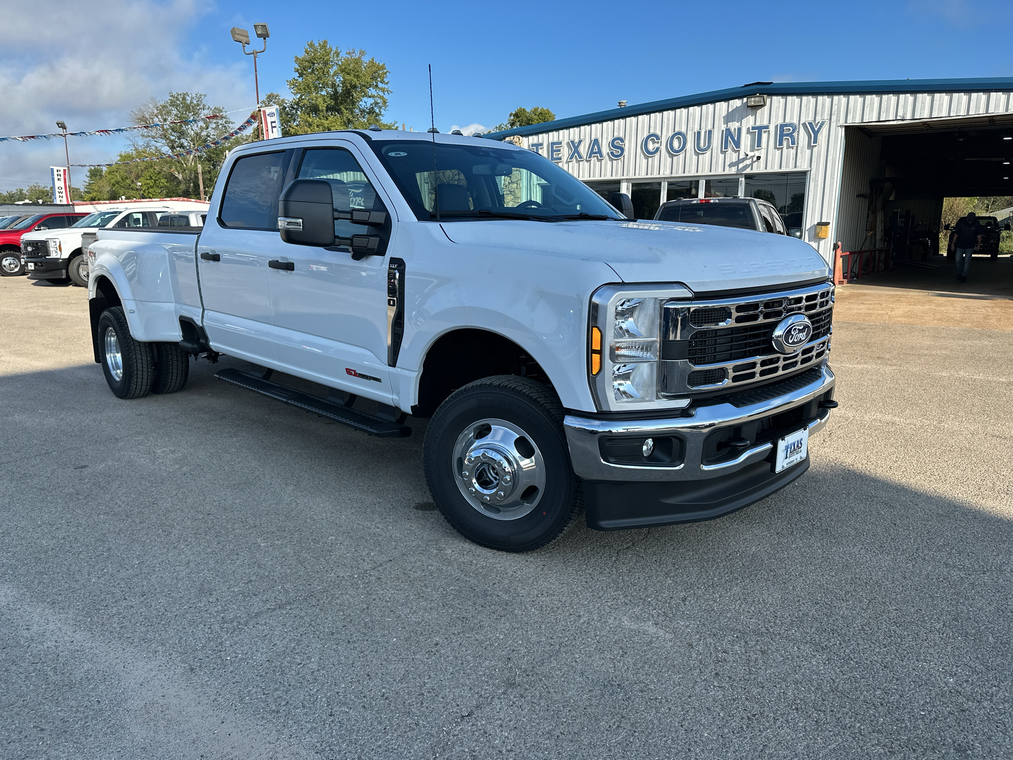 2027 Ford F-350 Super Duty XLT