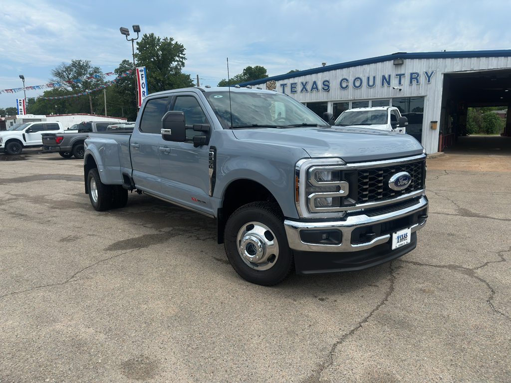 2026 Ford F-350 Lariat 4x4 Crew Cab 8' Box DRW's photo