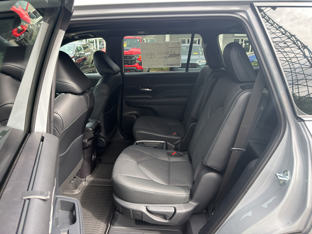 New 2026 Toyota Grand Highlander Hybrid SUV