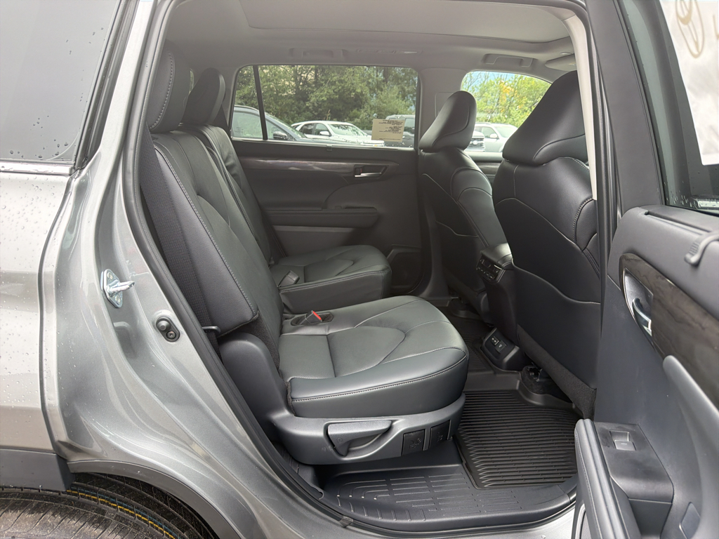 New 2026 Toyota Highlander SUV