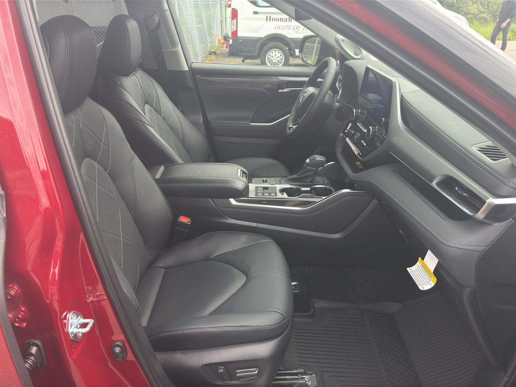 New 2026 Toyota Highlander Hybrid SUV