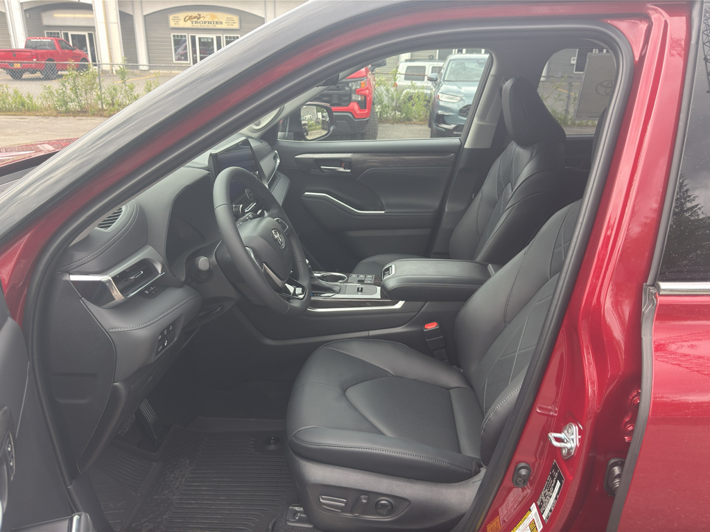 New 2026 Toyota Highlander Hybrid SUV