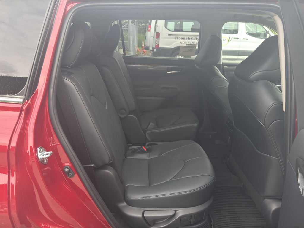 New 2026 Toyota Highlander Hybrid SUV