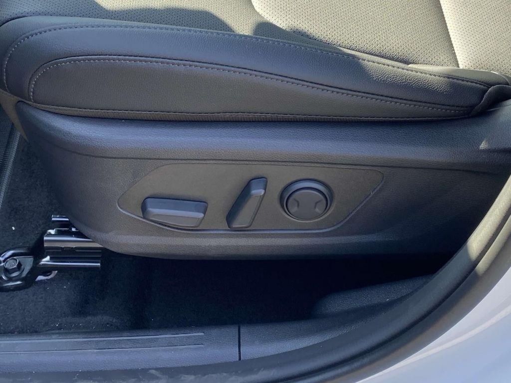 2025 Kia Sportage Hybrid EX - Snow White Pearl exterior view 12