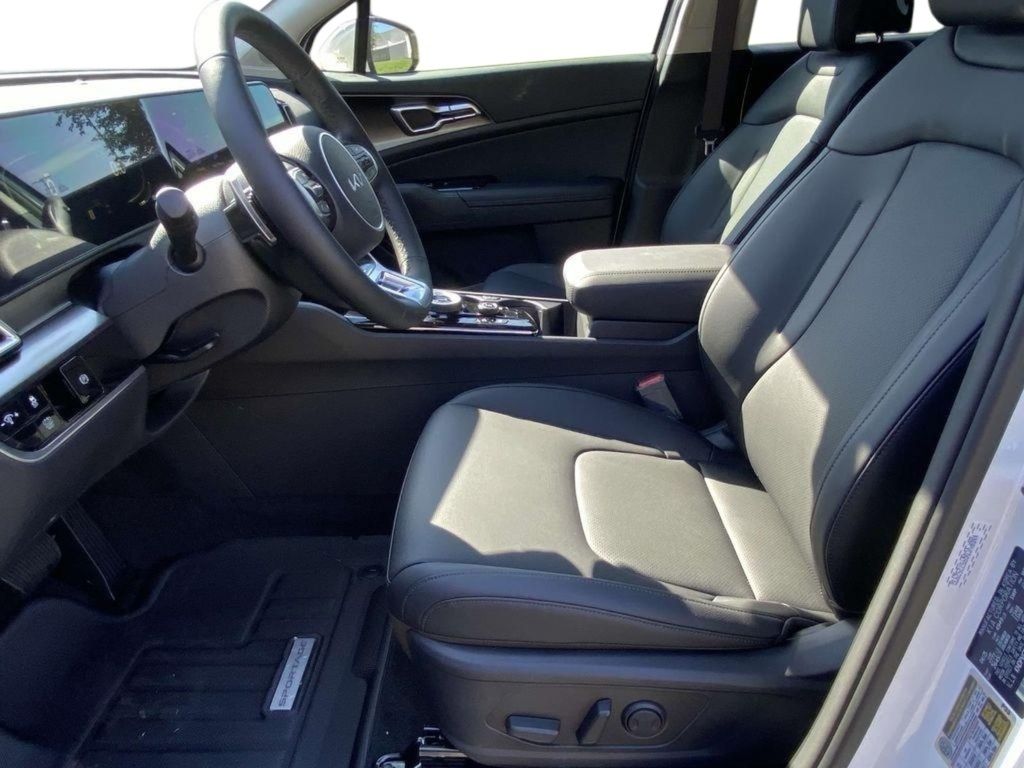 2025 Kia Sportage Hybrid EX - Snow White Pearl exterior view 11