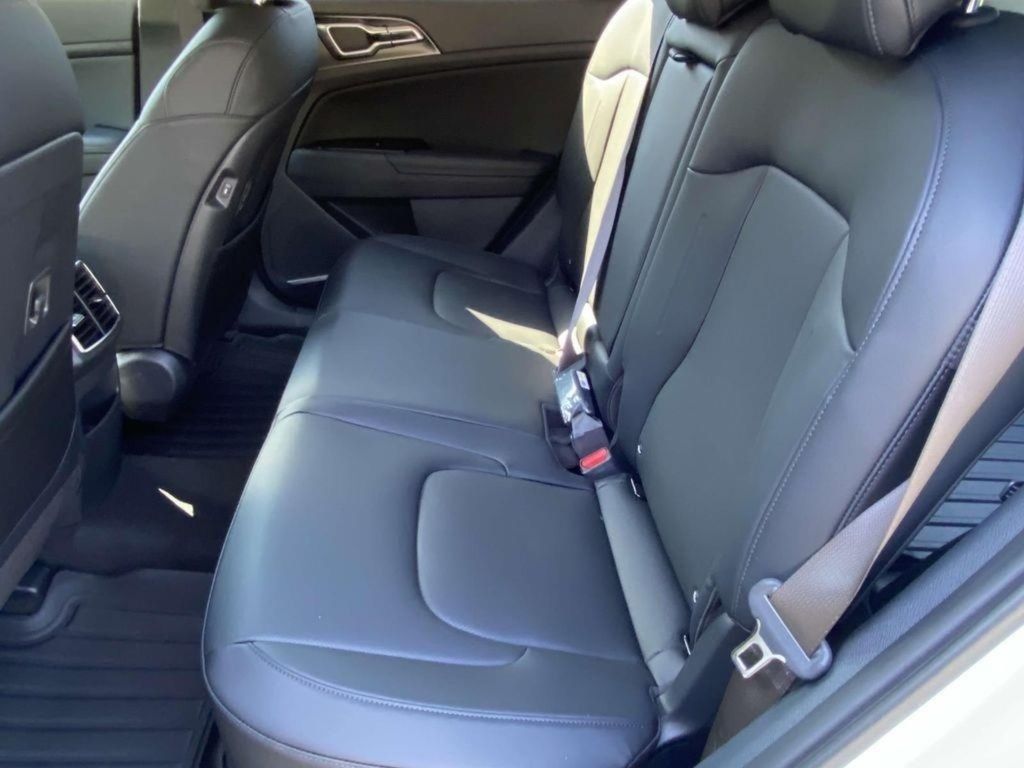 2025 Kia Sportage Hybrid EX - Snow White Pearl exterior view 9