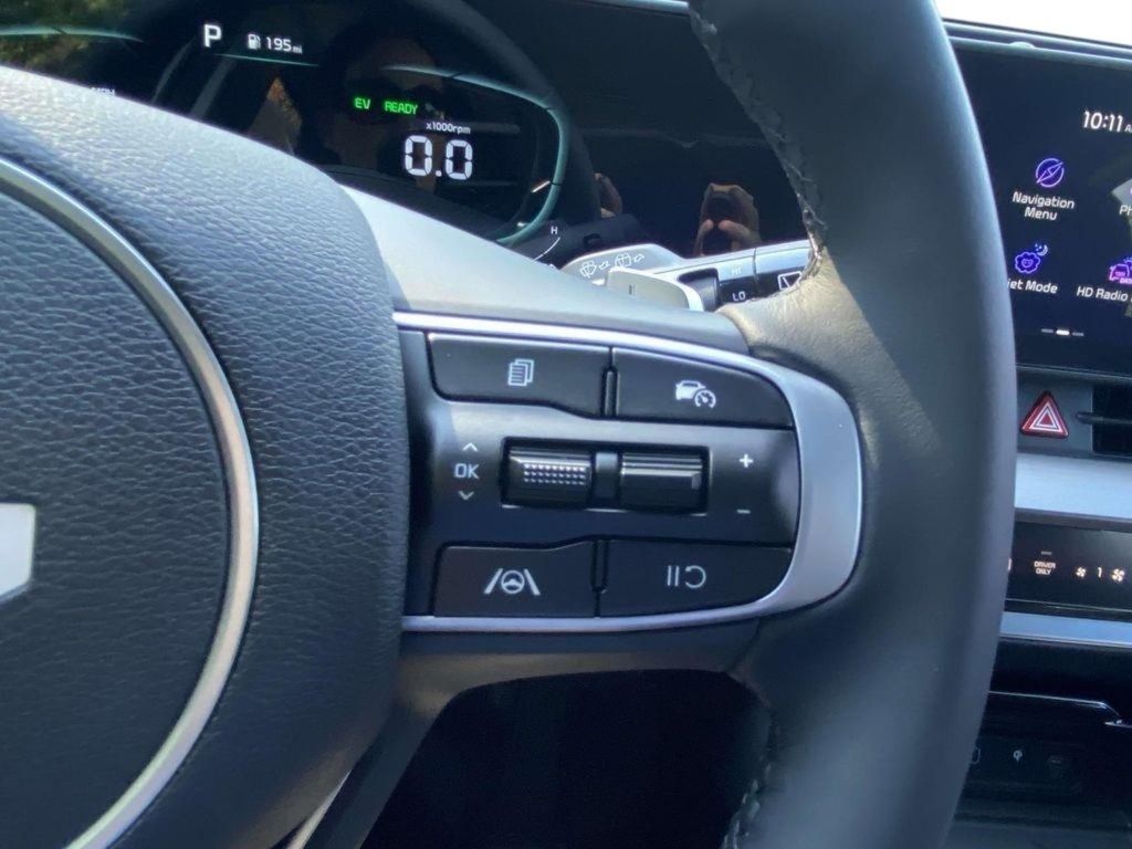 2025 Kia Sportage Hybrid EX - Snow White Pearl exterior view 17