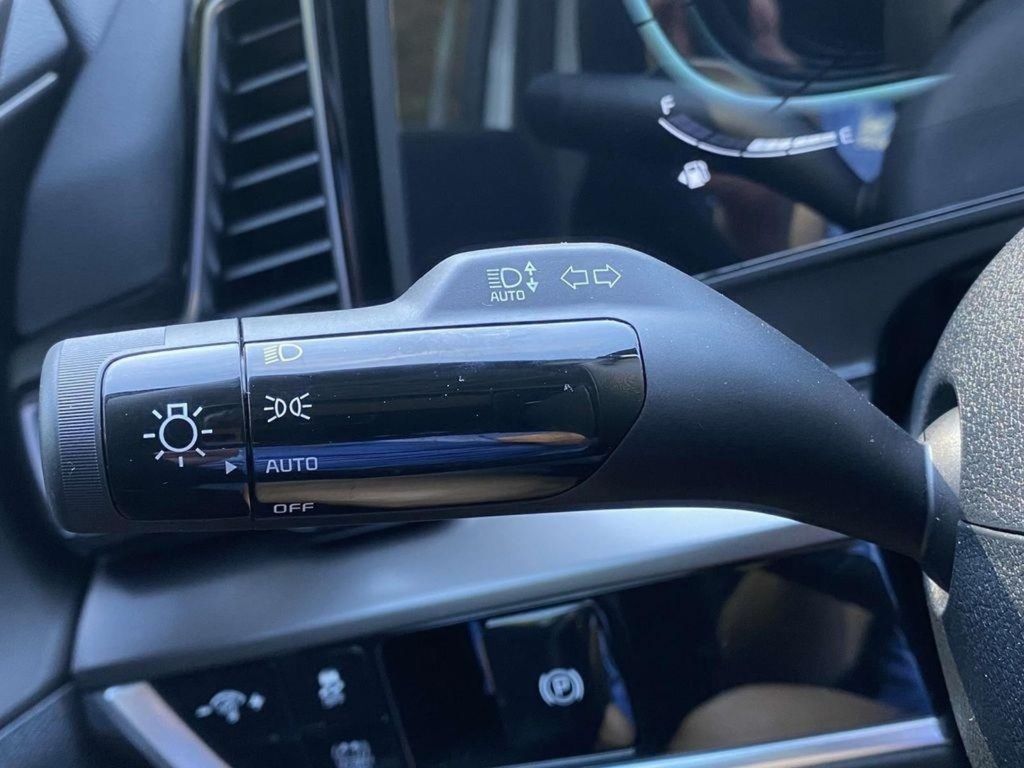 2025 Kia Sportage Hybrid EX - Snow White Pearl exterior view 18
