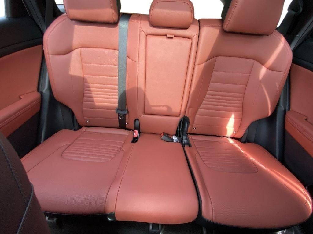 2026 Kia Sportage SX-Prestige - Glacial White Pearl exterior view 9