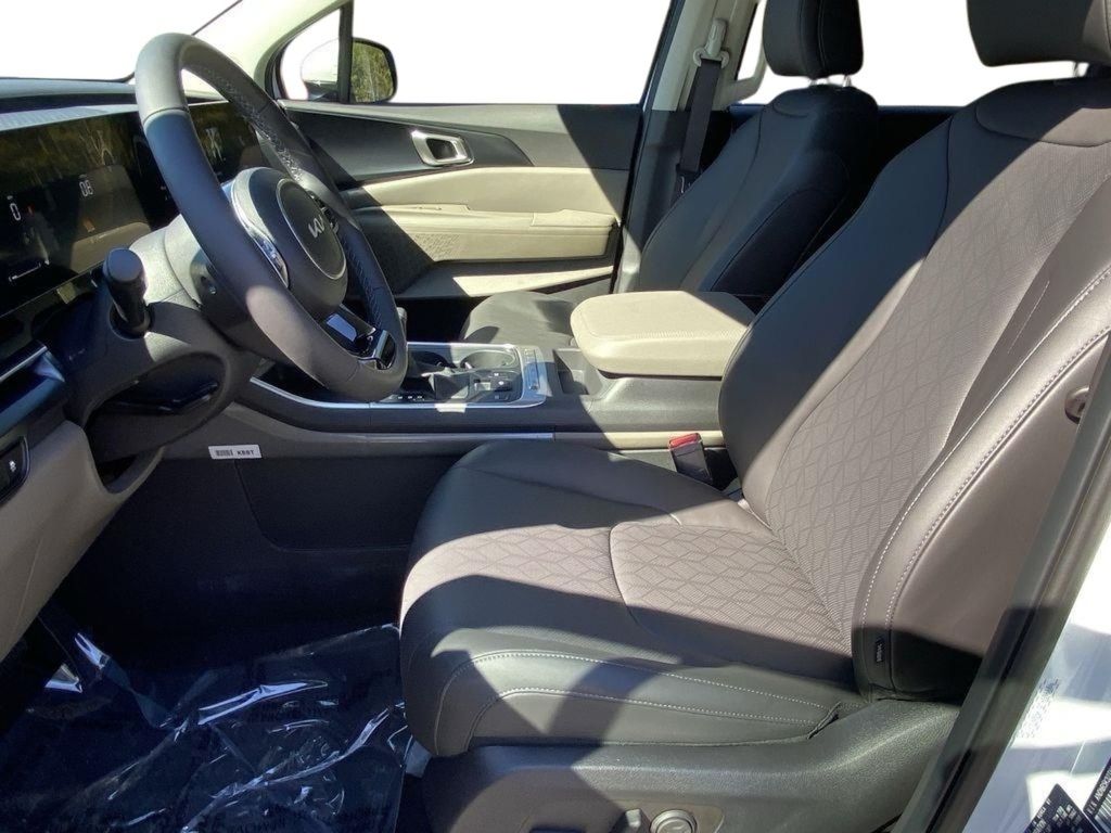 2026 Kia Carnival LXS - Snow White Pearl exterior view 12