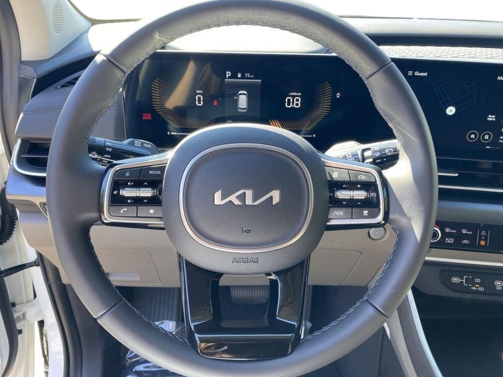 2026 Kia Carnival LXS - Snow White Pearl exterior view 10