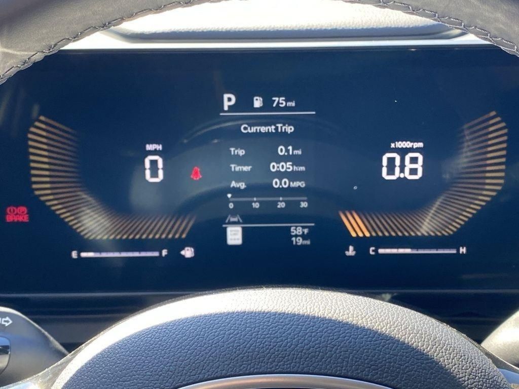 2026 Kia Carnival LXS - Snow White Pearl exterior view 9