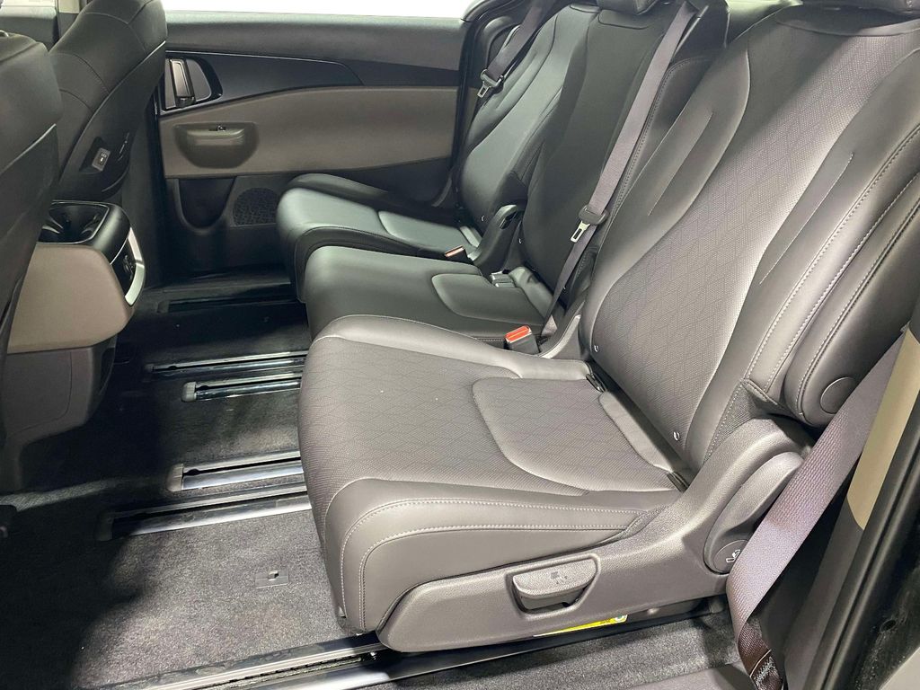 2026 Kia Carnival LXS - Aurora Black Pearl exterior view 11