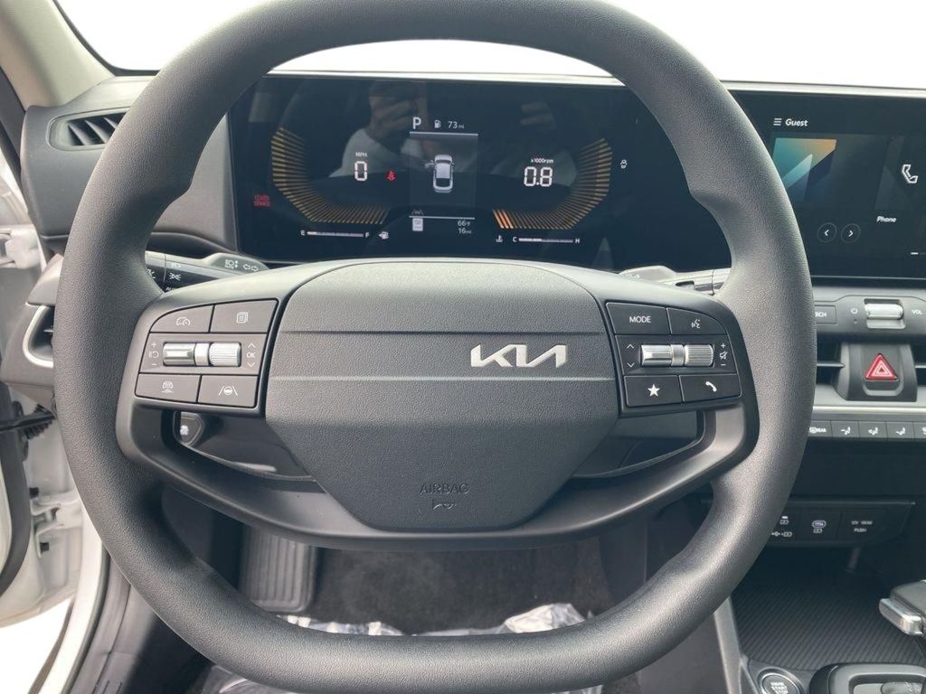 2025 Kia K4 LX - Snow White Pearl exterior view 8