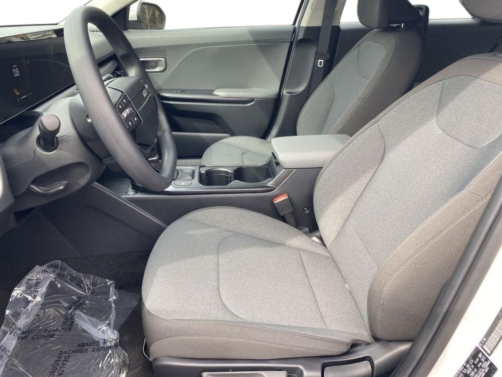 2025 Kia K4 LX - Snow White Pearl exterior view 10