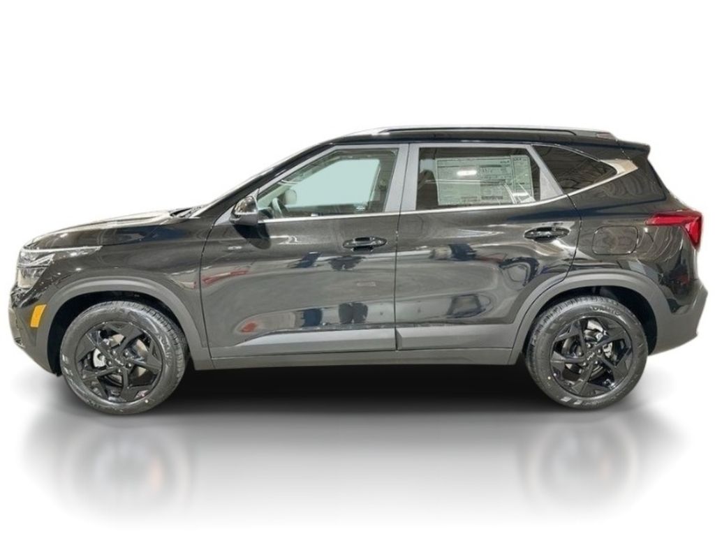 2026 Kia Seltos EX - FUSION BLACK exterior view 4