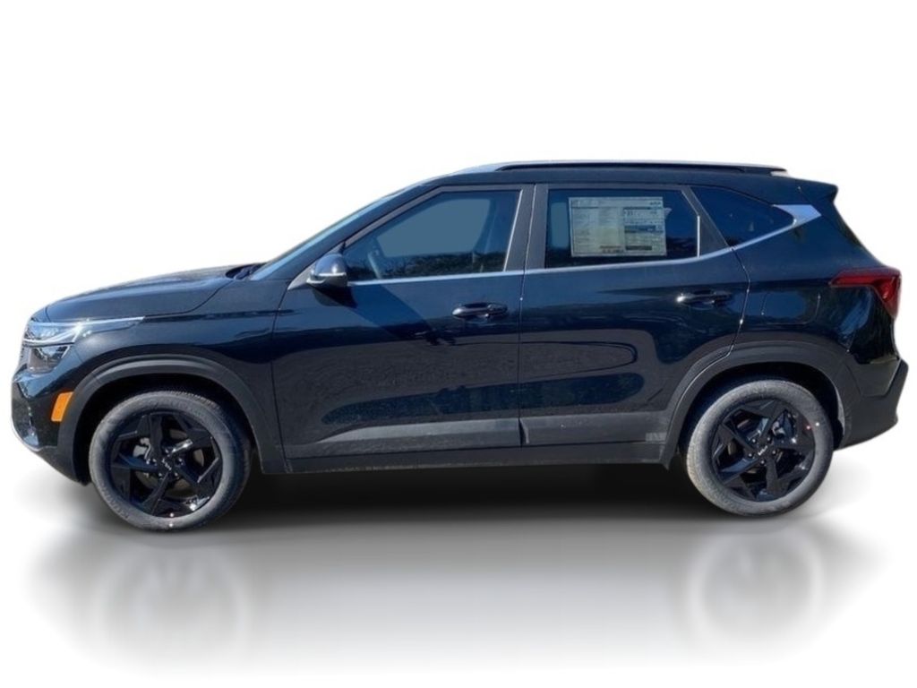 2026 Kia Seltos EX - FUSION BLACK exterior view 4