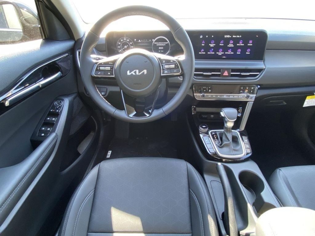 2026 Kia Seltos EX - FUSION BLACK exterior view 10
