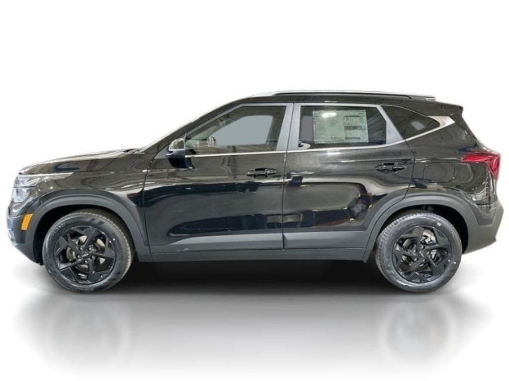 2026 Kia Seltos EX - FUSION BLACK exterior view 4