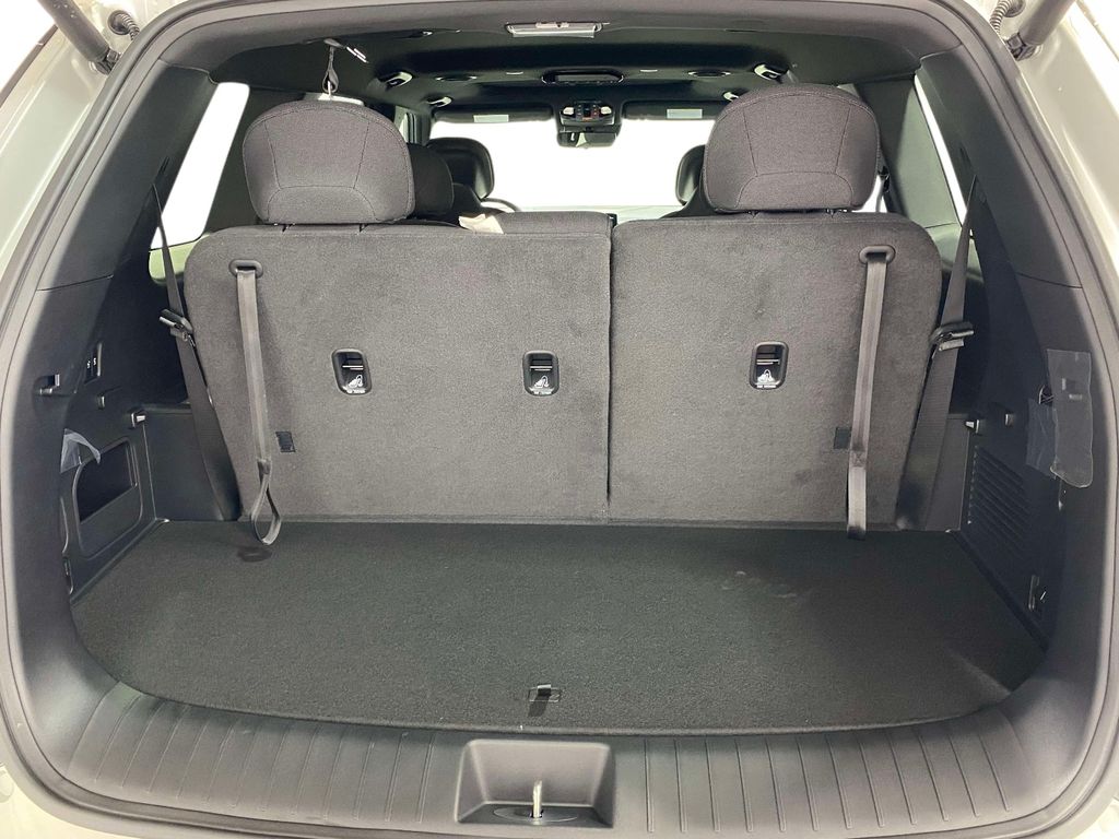 2027 Kia Telluride S - IVORY SILVER exterior view 10