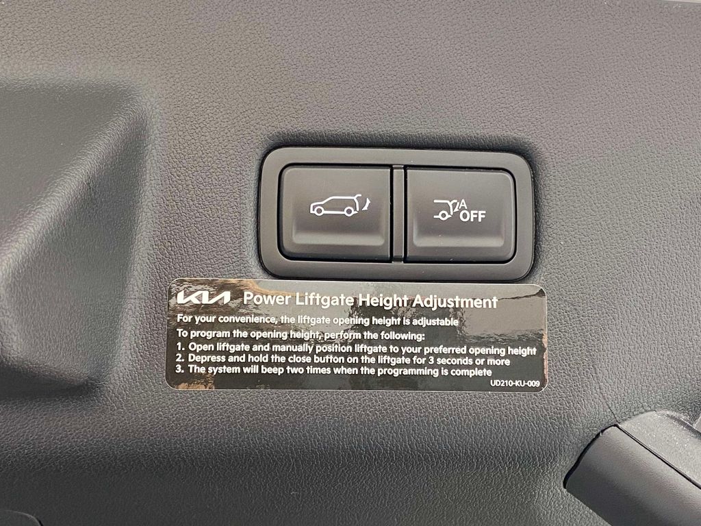 2027 Kia Telluride S - IVORY SILVER exterior view 11