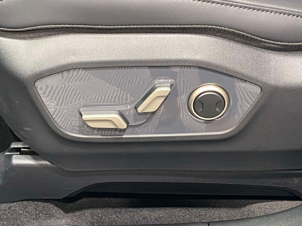 2027 Kia Telluride S - IVORY SILVER exterior view 19