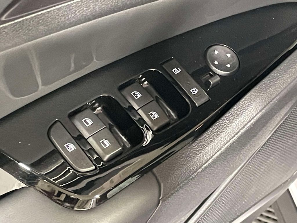 2025 Kia Sportage EX - GLACIAL WHITE PEARL exterior view 18