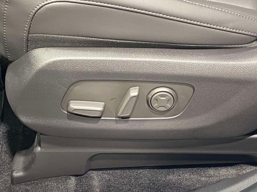 2026 Kia Carnival LXS - Snow White Pearl exterior view 16