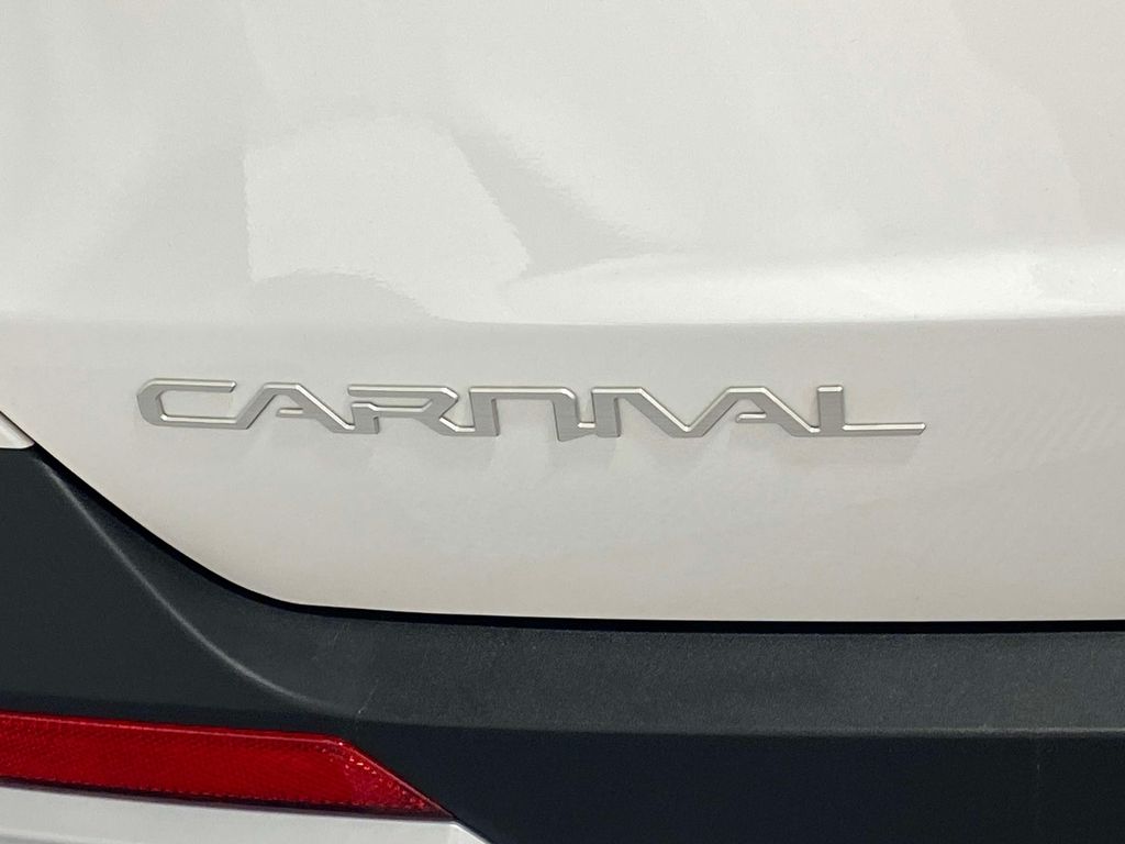 2026 Kia Carnival LXS - Snow White Pearl exterior view 8