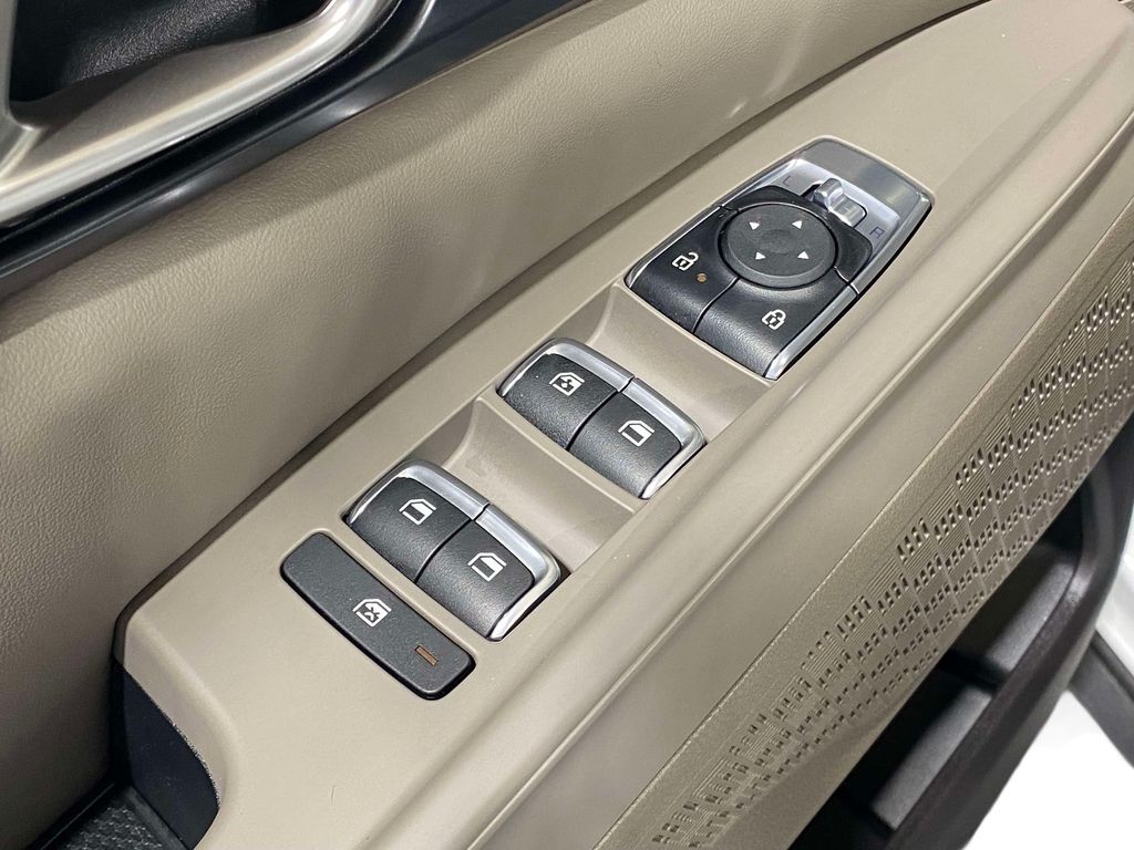 2026 Kia Carnival LXS - Snow White Pearl exterior view 18