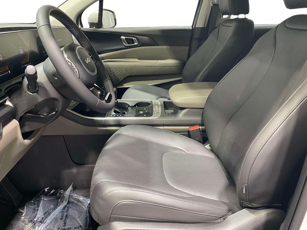 2026 Kia Carnival LXS - Snow White Pearl exterior view 14