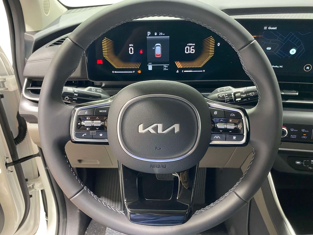 2026 Kia Carnival LXS - Snow White Pearl exterior view 20
