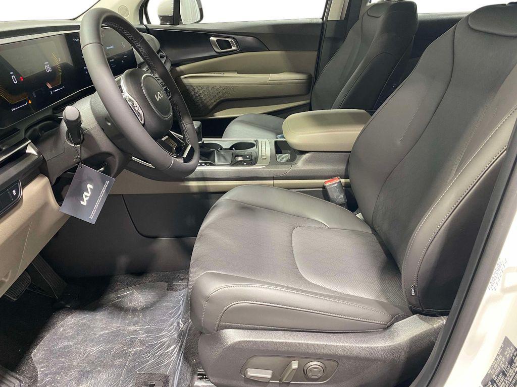 2026 Kia Carnival LXS - Snow White Pearl exterior view 14