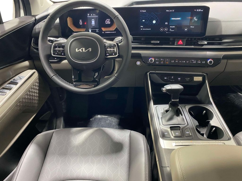 2026 Kia Carnival LXS - Snow White Pearl exterior view 10