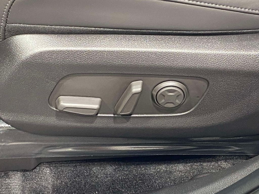 2026 Kia Carnival LXS - Snow White Pearl exterior view 16