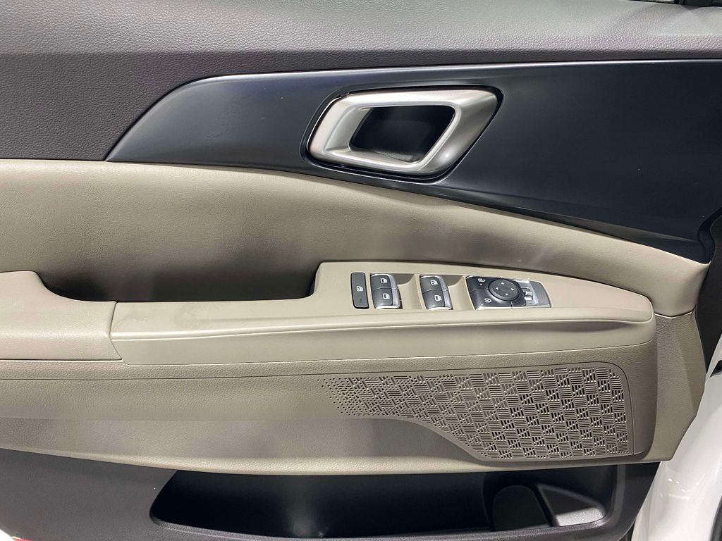 2026 Kia Carnival LXS - Snow White Pearl exterior view 17