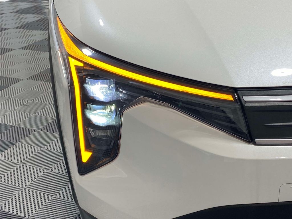 2026 Kia K4 LXS - Snow White Pearl exterior view 7