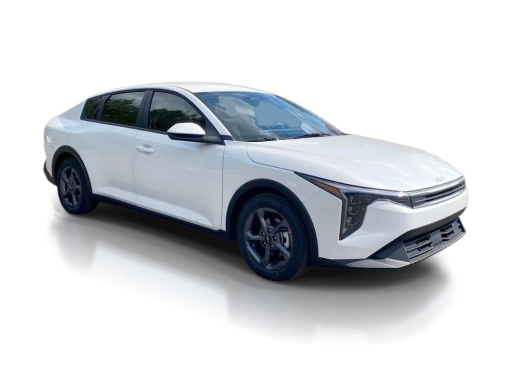 2026 Kia K4 LXS - Snow White Pearl exterior view 2