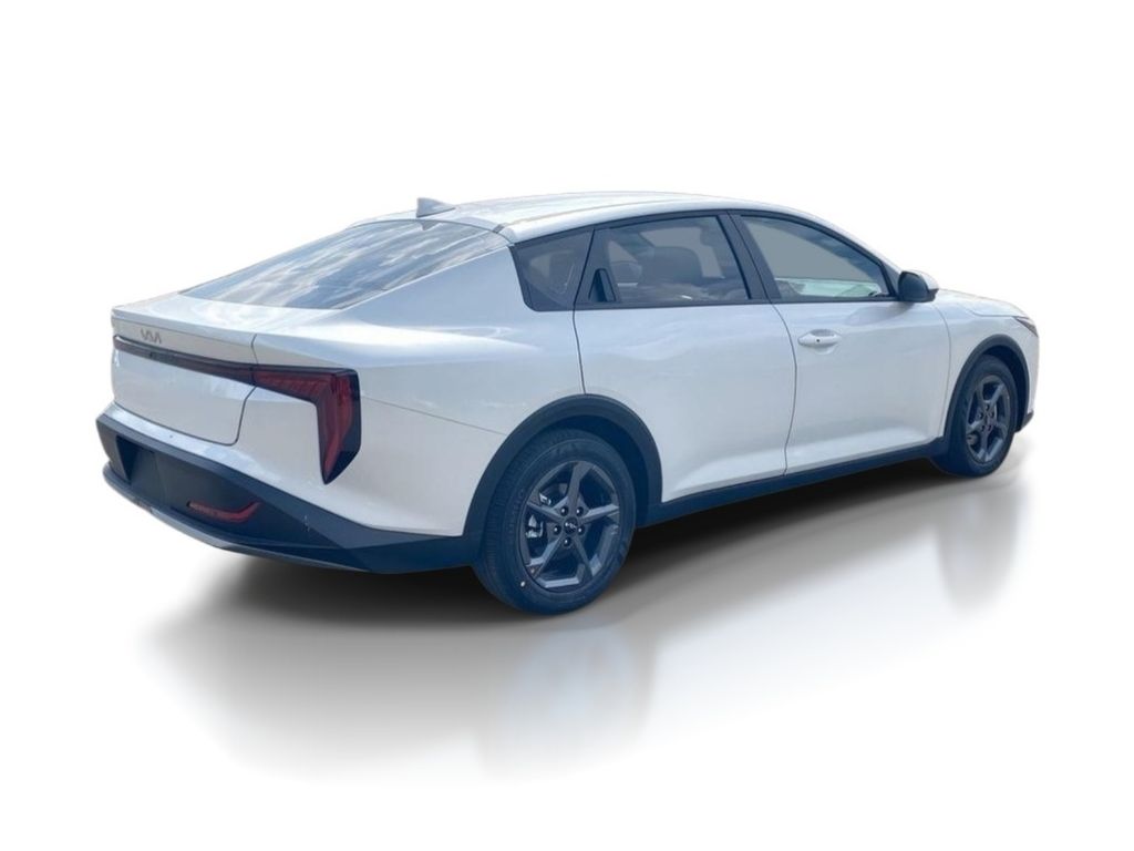 2026 Kia K4 LXS - Snow White Pearl exterior view 7