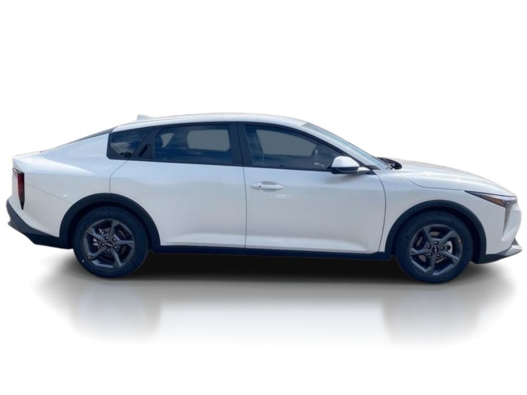 2026 Kia K4 LXS - Snow White Pearl exterior view 8