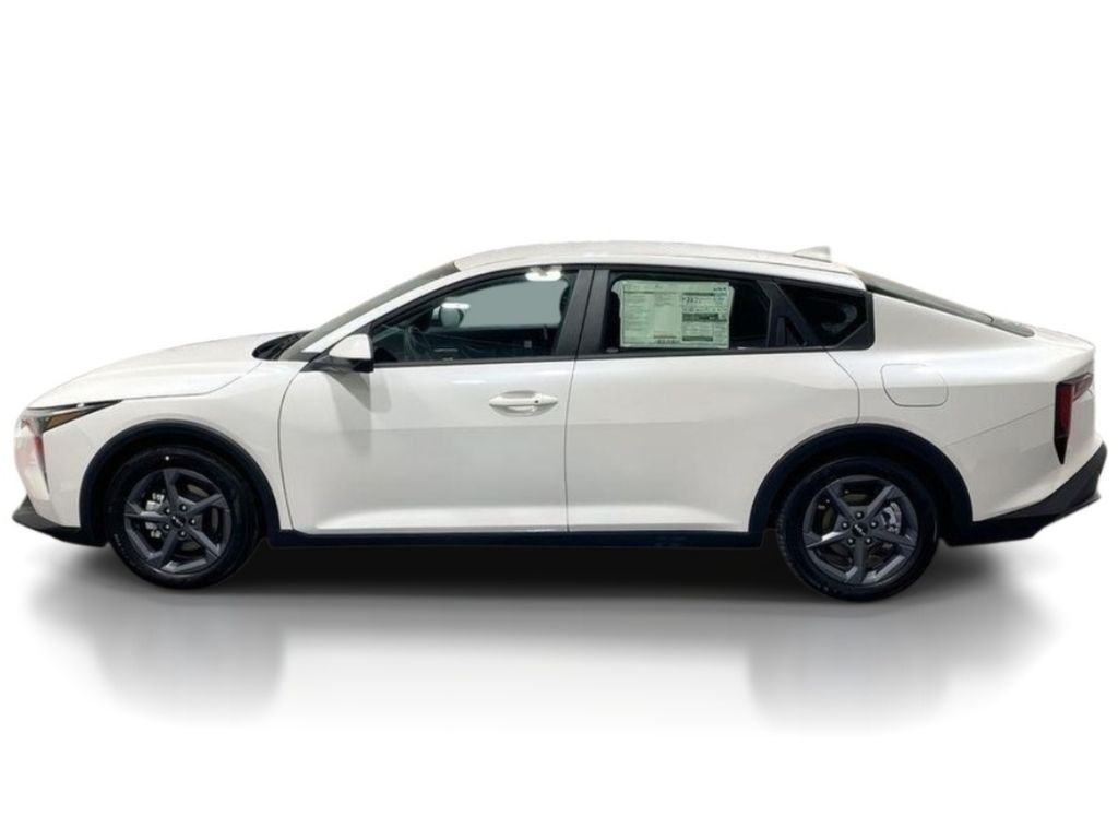 2026 Kia K4 LXS - Snow White Pearl exterior view 4