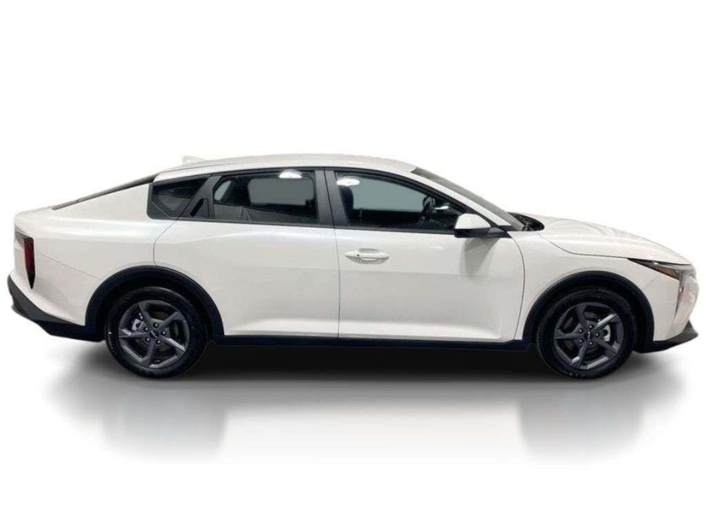 2026 Kia K4 LXS - Snow White Pearl exterior view 8