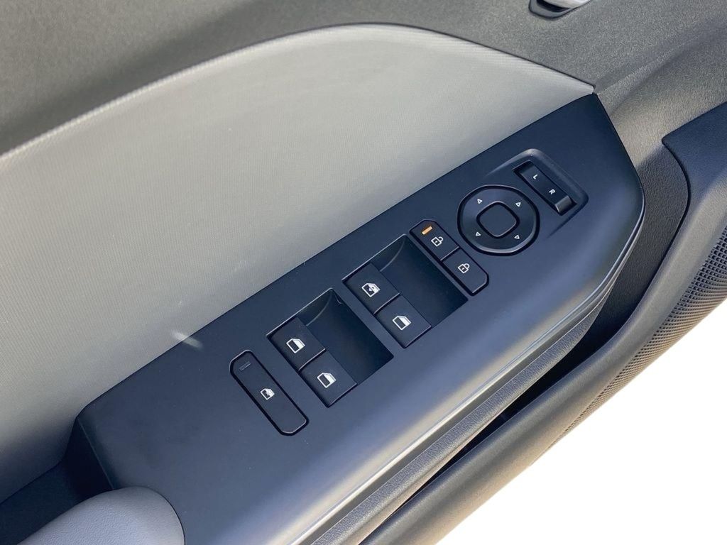 2026 Kia K4 LXS - Snow White Pearl exterior view 14