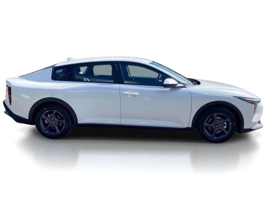 2026 Kia K4 LXS - Snow White Pearl exterior view 8
