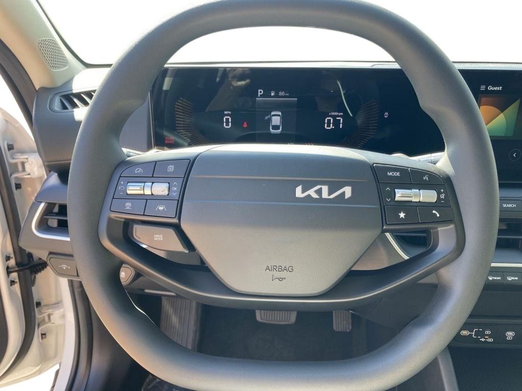 2026 Kia K4 LXS - Snow White Pearl exterior view 10