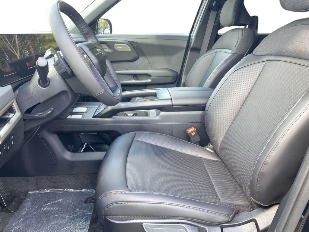 2027 Kia Telluride LX - EBONY BLACK exterior view 12